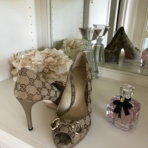 Size 71/2 Gucci shoes